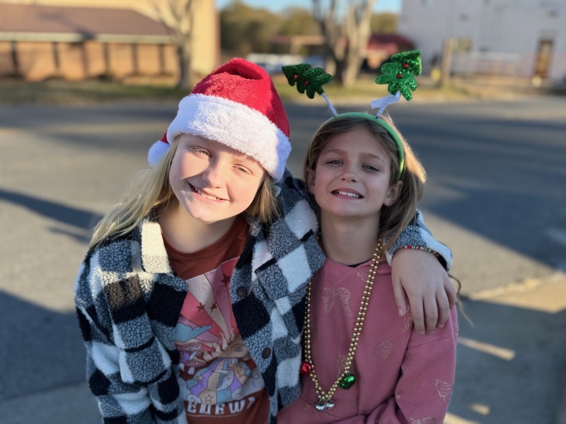Sisters, Sadie and Lillian Hope