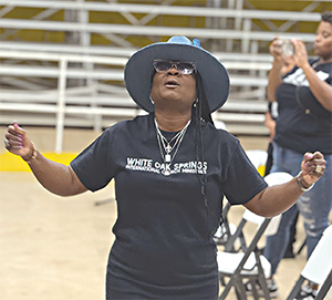 Pastor Nicole Pryor Leads Worship at CC Fair