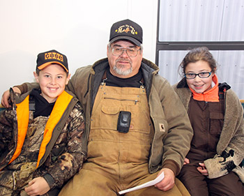 Crowd turns out for Wagon Train & Ride